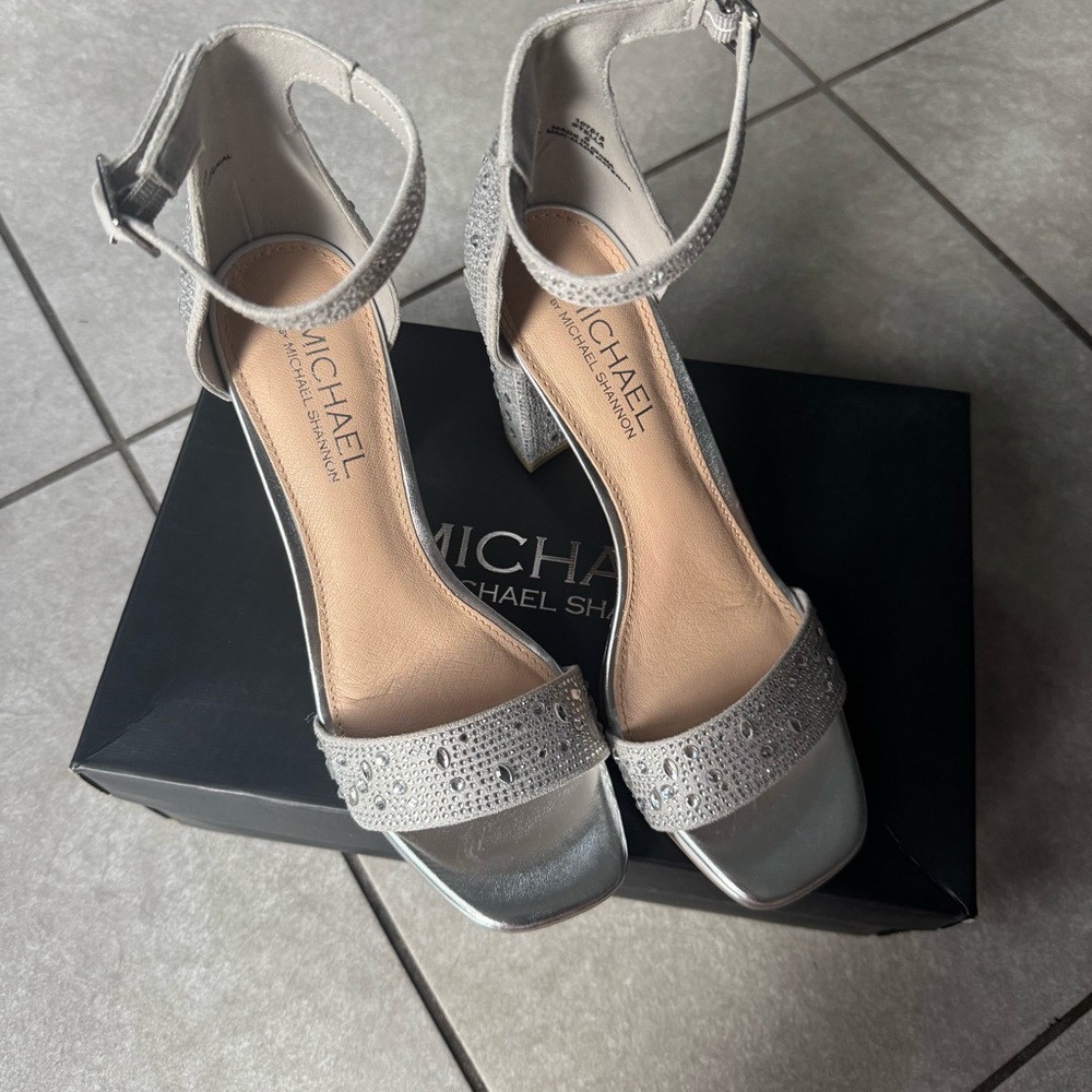 NWT Michael Michael Shannon Stella Silver Rhinestone Heels - size 8